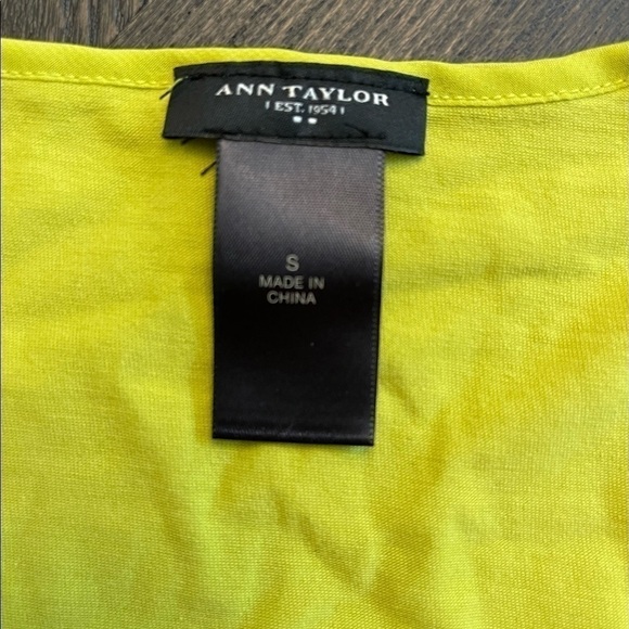 Ann Taylor Green Lace Tank Size Small - Picture 2 of 5